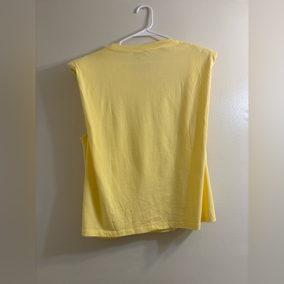 Babaton Yellow Sleeveless T-shirt
Women's Size XL - Picture 3 of 9